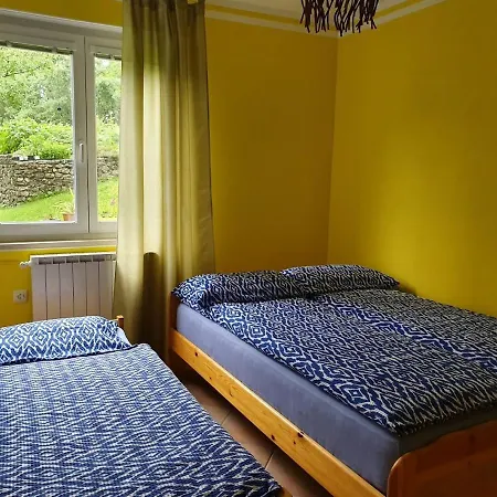 Apartment Apartma Maell 1